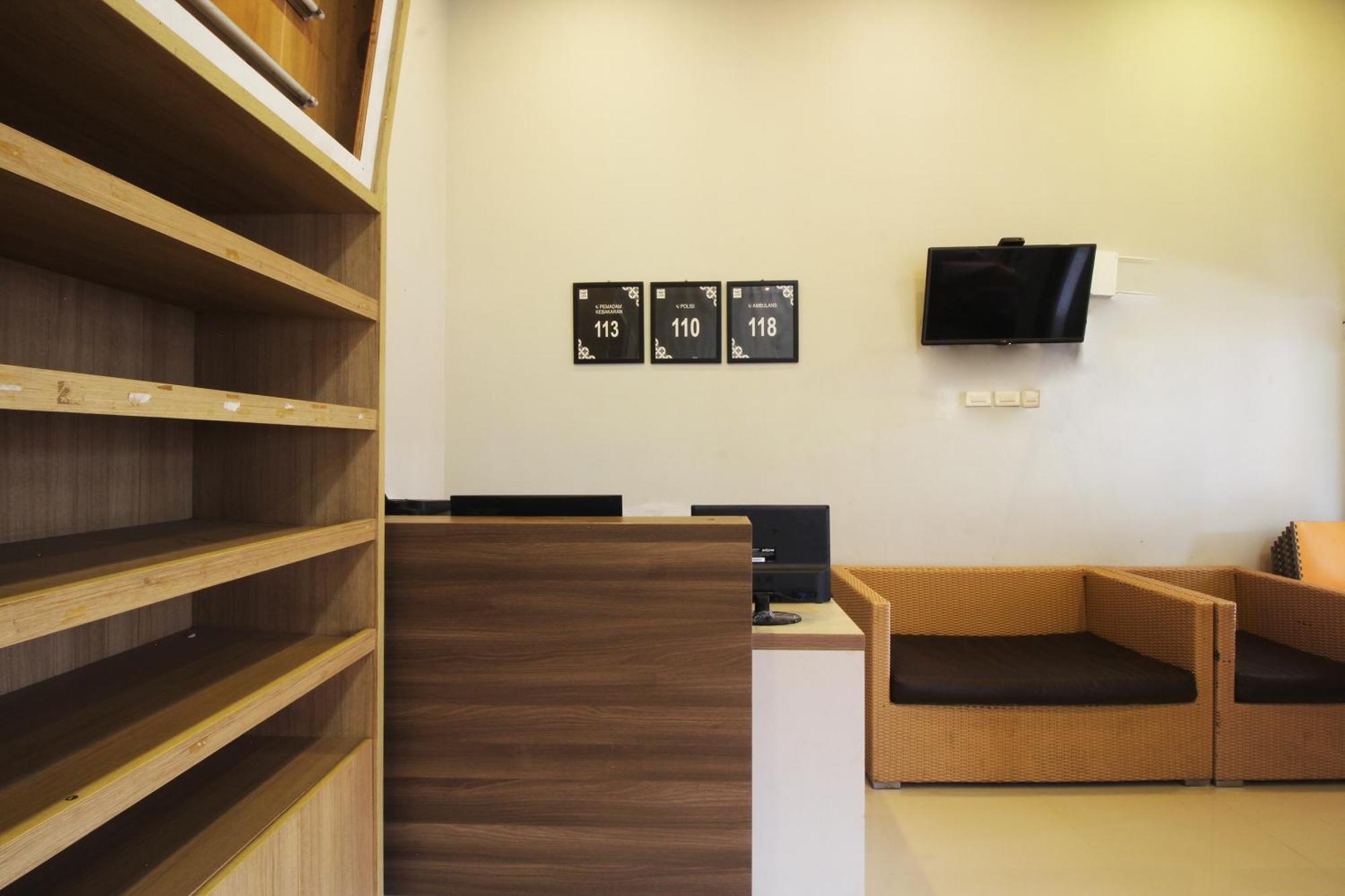 Oyo Life 2273 Pratama Homestay باندار لامبونغ المظهر الخارجي الصورة